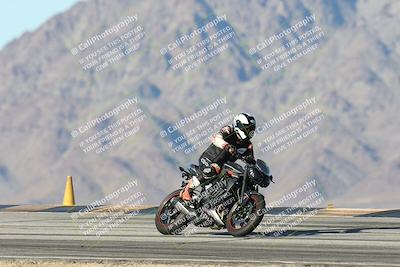 media/Dec-01-2025-Moto Forza (Mon) [[2daa91e15f]]/3-Beginner Group/Session 4 Turn 9/